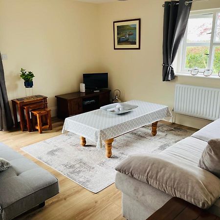 Hillcrest Lodge, Private Apartment On Lough Corrib, Oughterard 戈尔韦 外观 照片