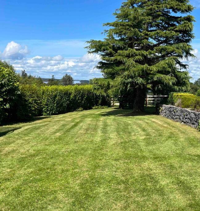 Hillcrest Lodge, Private Apartment On Lough Corrib, Oughterard 戈尔韦 外观 照片