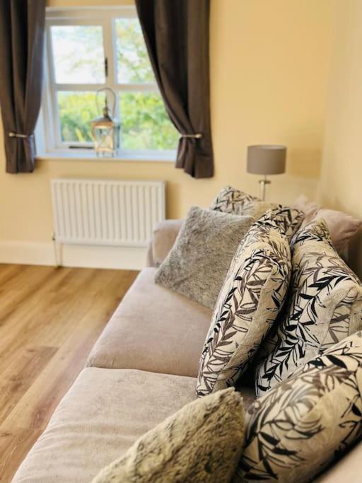 Hillcrest Lodge, Private Apartment On Lough Corrib, Oughterard 戈尔韦 外观 照片