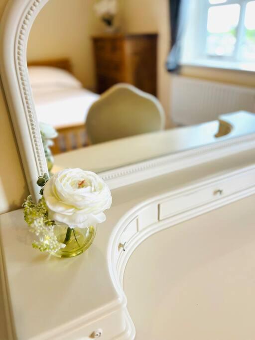 Hillcrest Lodge, Private Apartment On Lough Corrib, Oughterard 戈尔韦 外观 照片