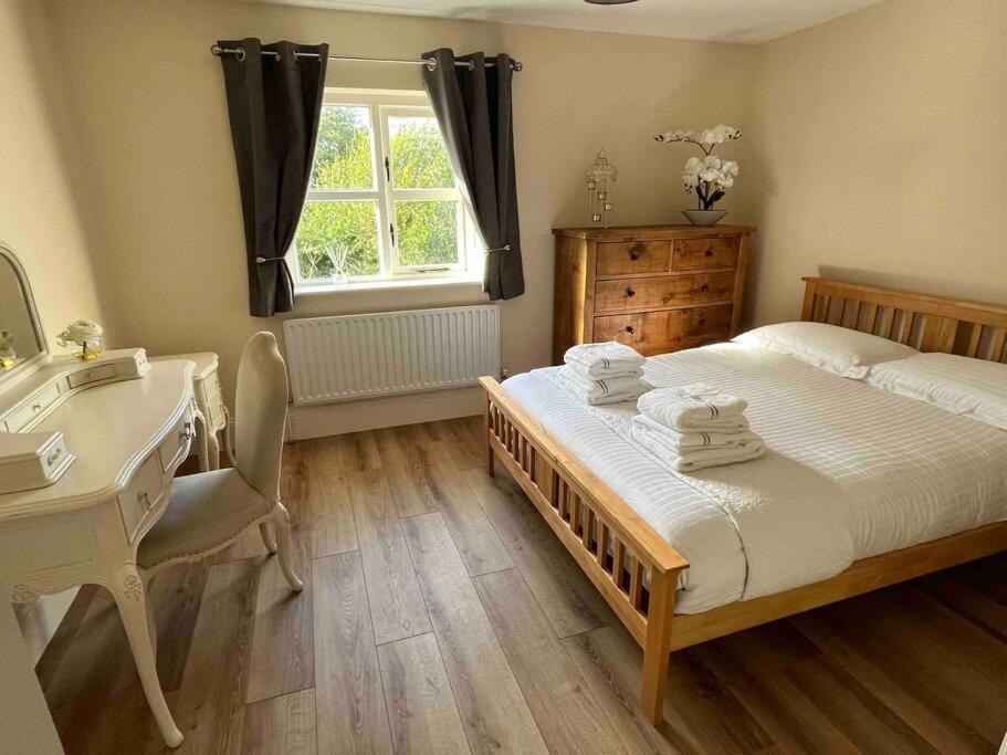 Hillcrest Lodge, Private Apartment On Lough Corrib, Oughterard 戈尔韦 外观 照片