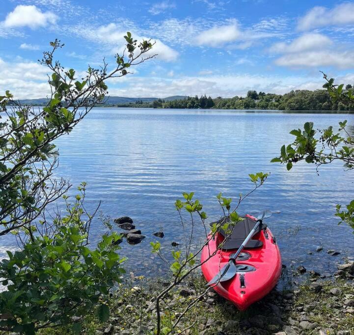 Hillcrest Lodge, Private Apartment On Lough Corrib, Oughterard 戈尔韦 外观 照片